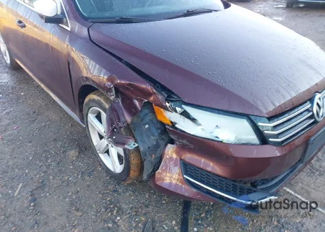 2013 Volkswagen Passat 2.5L Se z USA, uszkodzony, nr VIN 1VWBP7A38DC011870